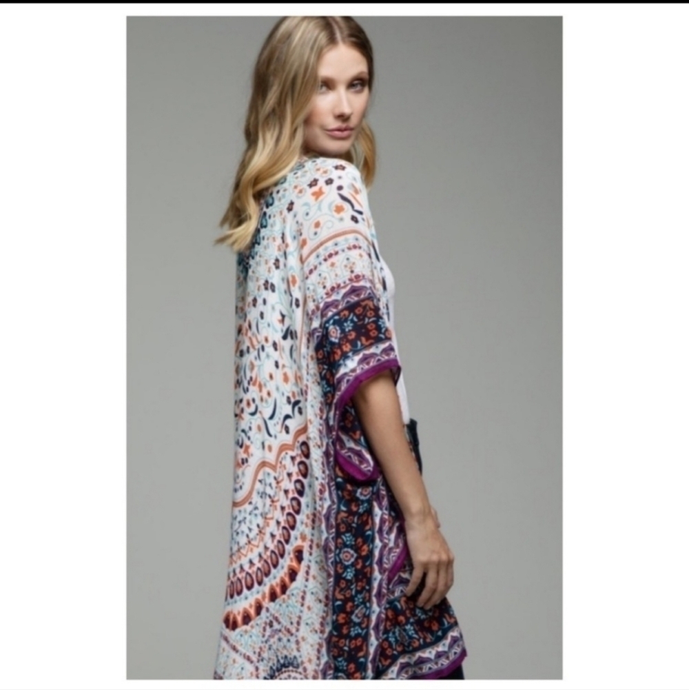 Ruggine Intricate Floral and Demask Motif Kimono - Picture 3 of 6